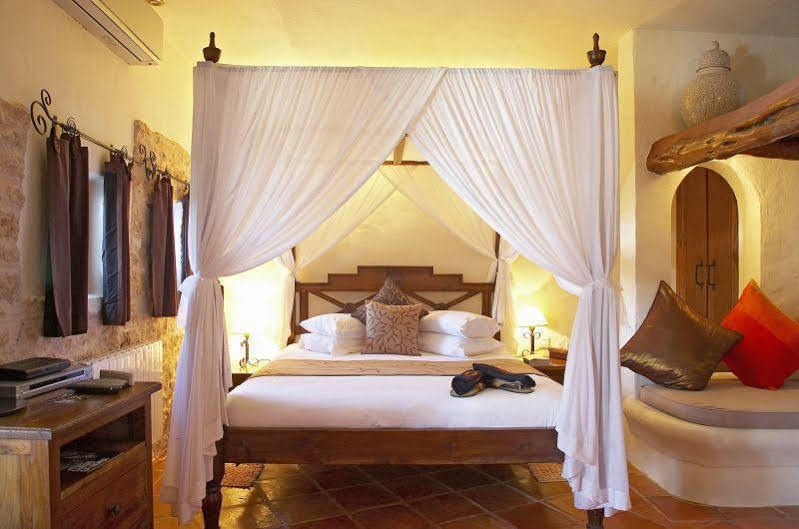 Agroturismo Atzaro Санта-Эулалия-дель-Рио Экстерьер фото